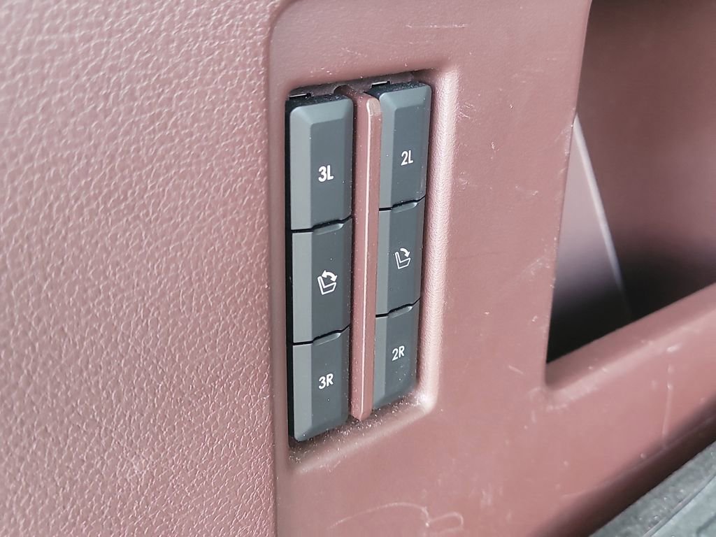 Used 2020 Lincoln Navigator Black Label w/ Cargo Convenience Package AWD/4WD image 9