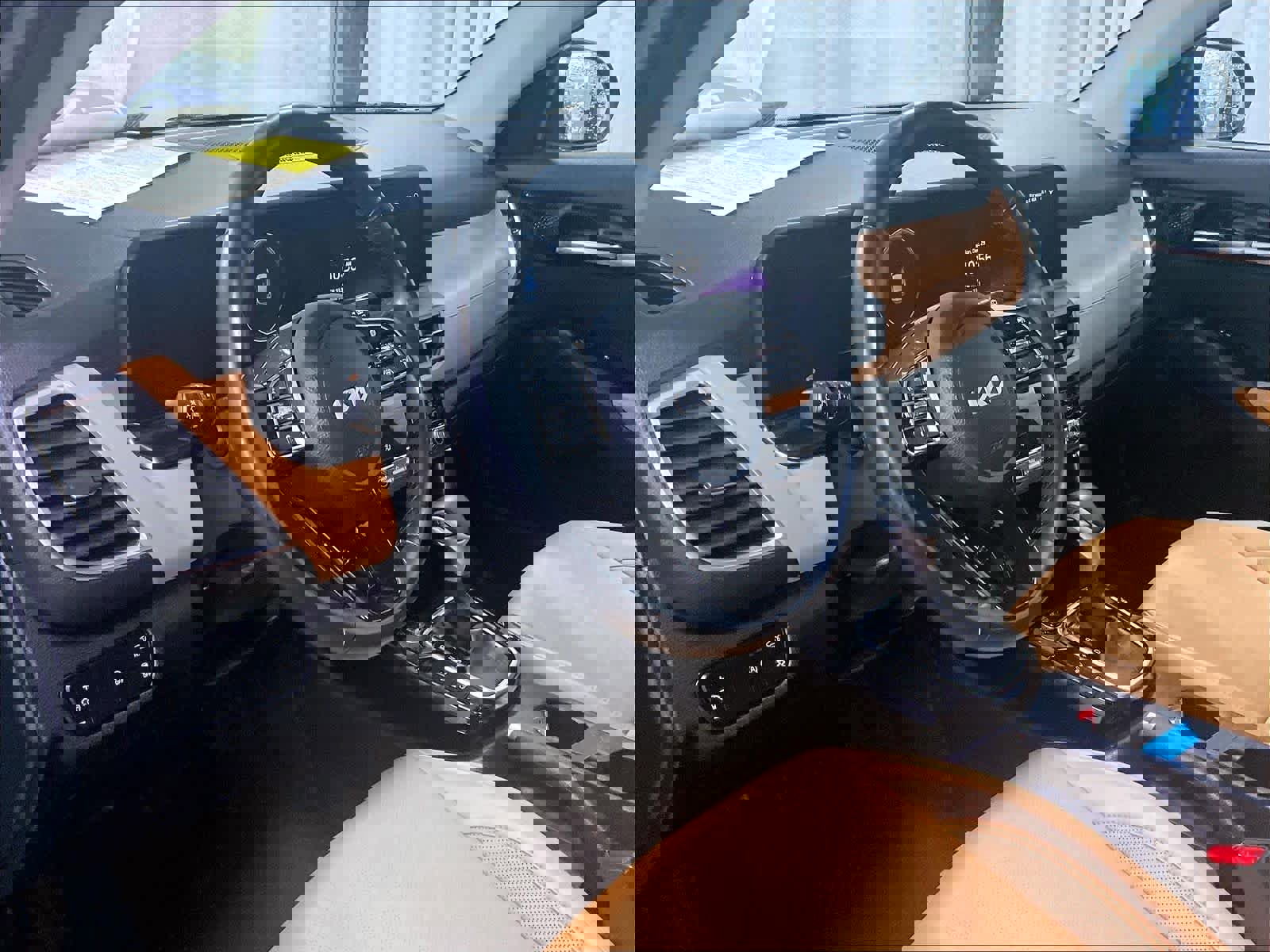 Used 2025 Kia Seltos EX w/ EX Sunroof Package image 8