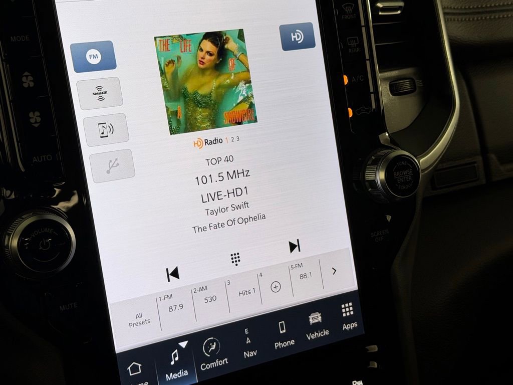 Used 2024 RAM 3500 Laramie w/ Night Edition image 18