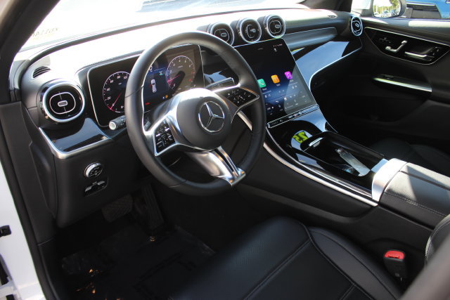 Used 2025 Mercedes-Benz GLC 300 4MATIC image 3