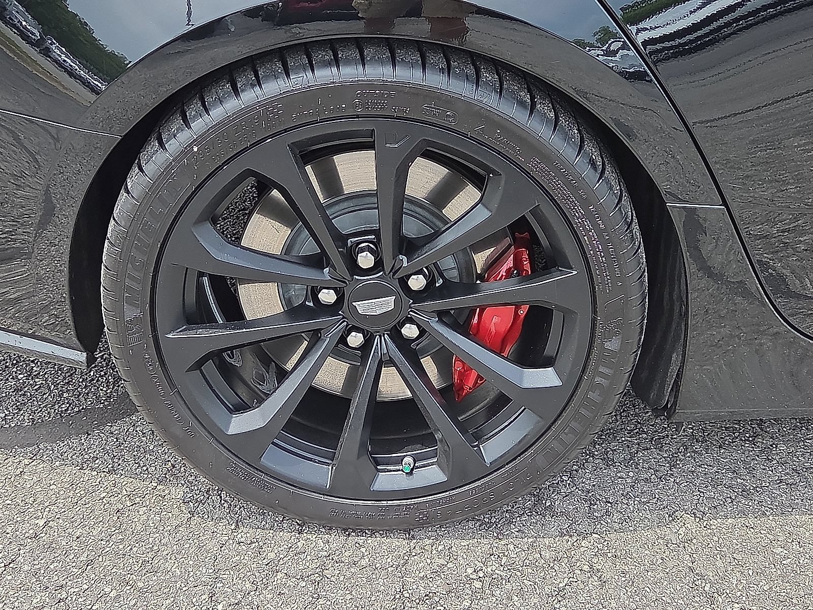 Certified 2018 Cadillac CTS V w/ Carbon Fiber Package RWD image 17