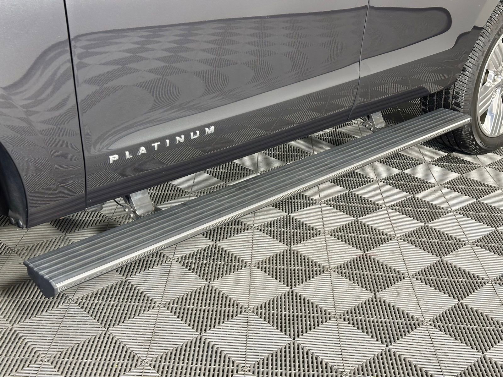 Used 2023 Ford Expedition Platinum image 23