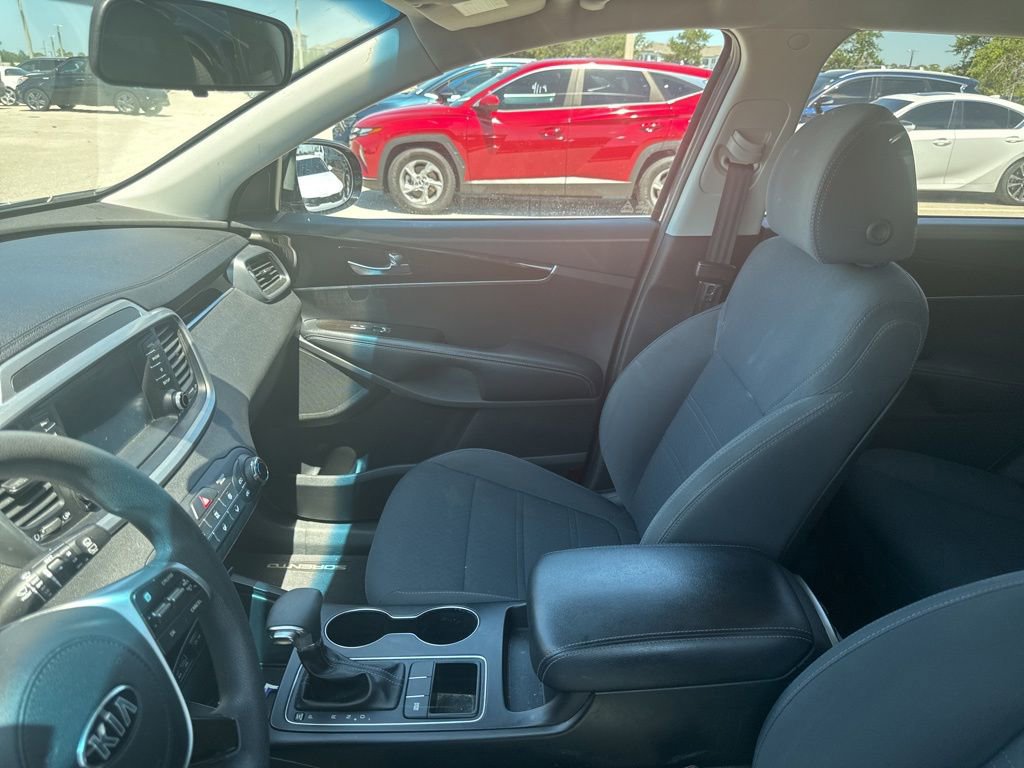 Used 2019 Kia Sorento FWD image 9