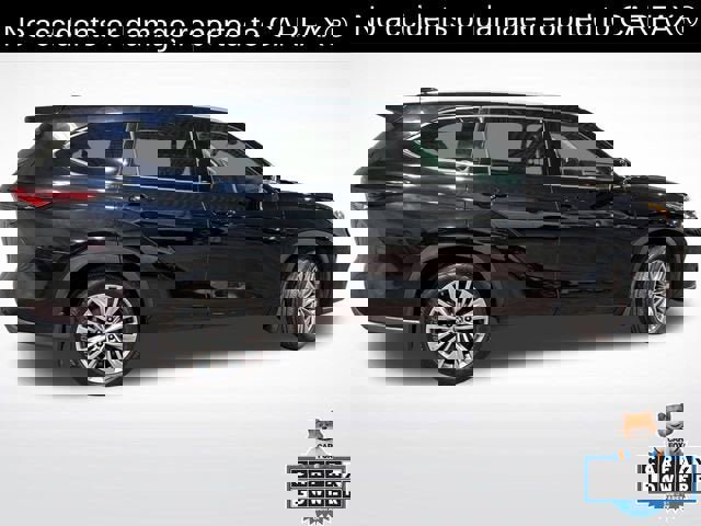 Used 2024 Toyota Highlander Platinum image 3