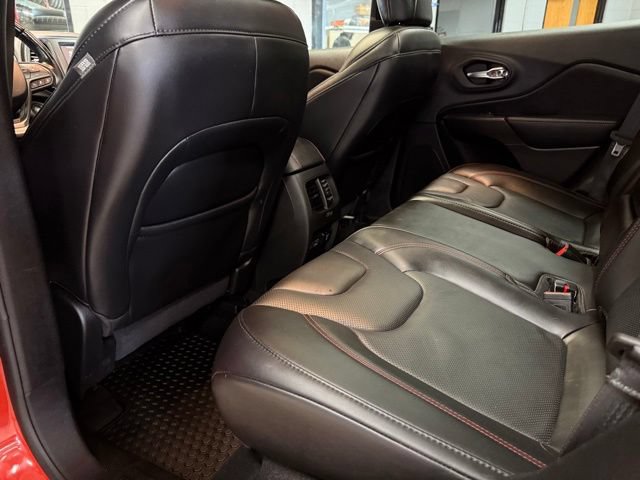 Used 2021 Jeep Cherokee Trailhawk AWD/4WD image 22