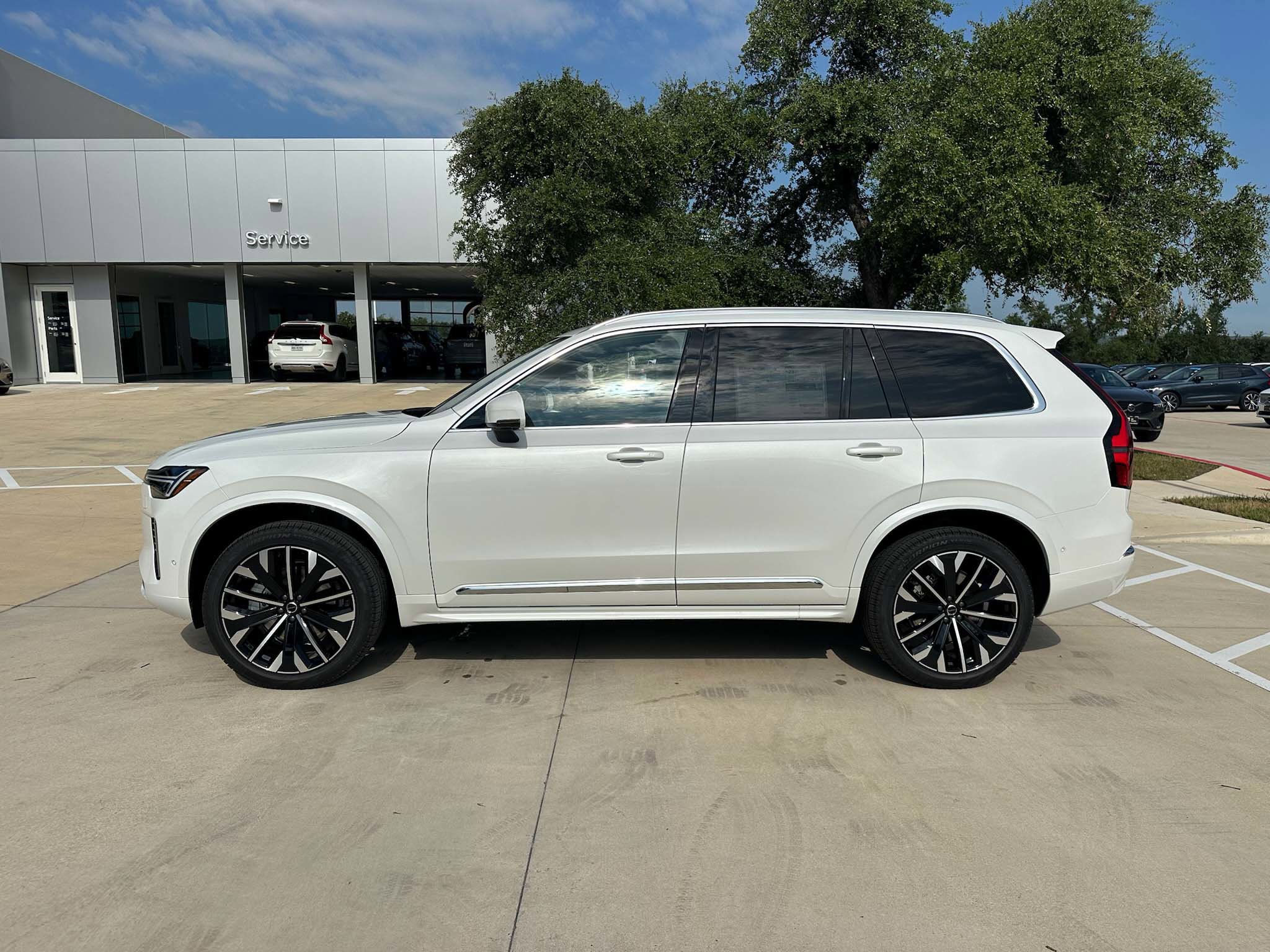 Used 2026 Volvo XC90 B6 Plus w/ Protection Package AWD/4WD image 3
