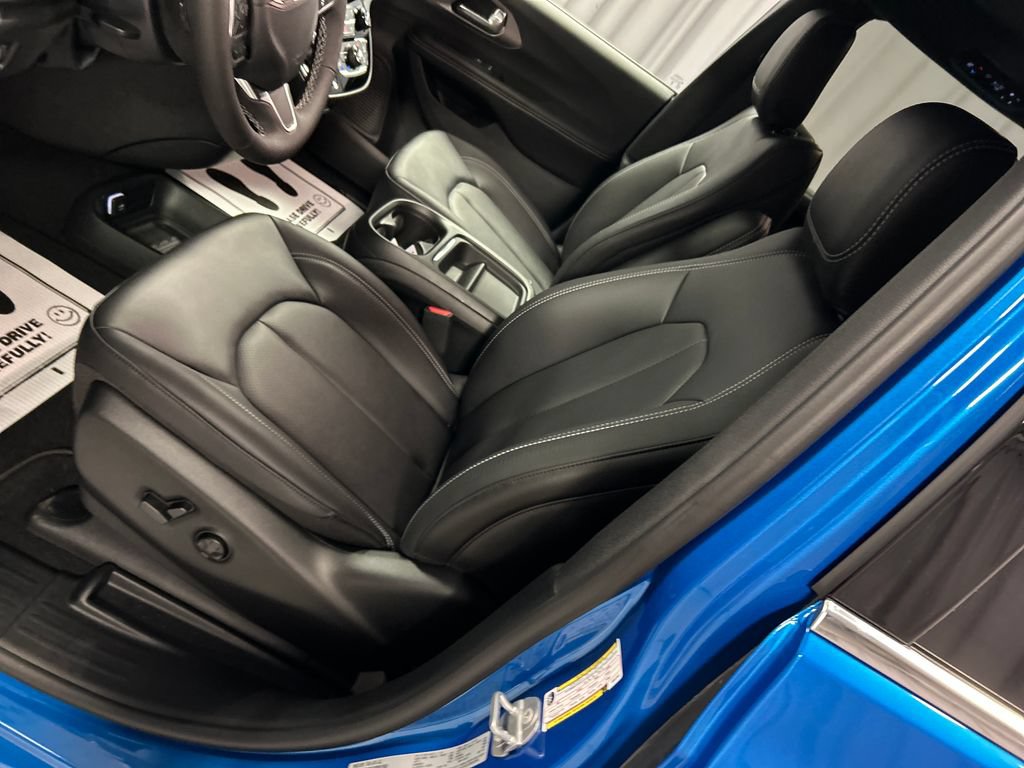 New 2027 Chrysler Pacifica Select FWD image 10