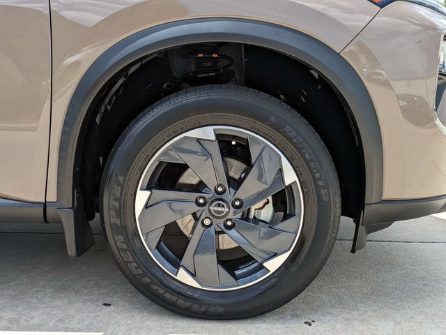 Used 2024 Nissan Rogue SV FWD image 11