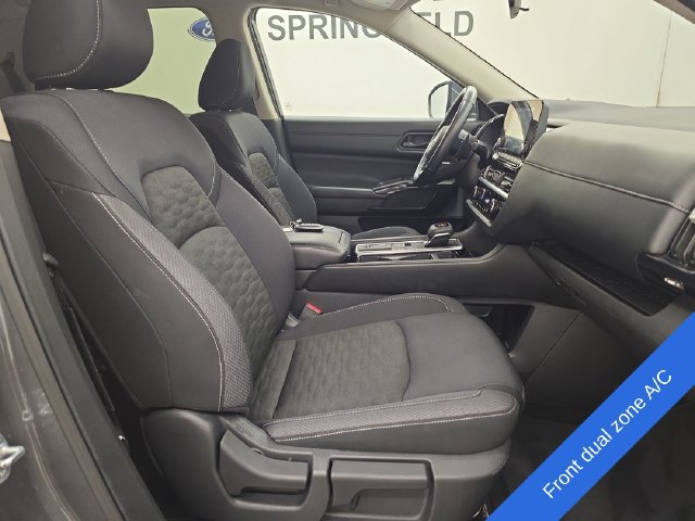 Used 2025 Nissan Pathfinder SV FWD image 9