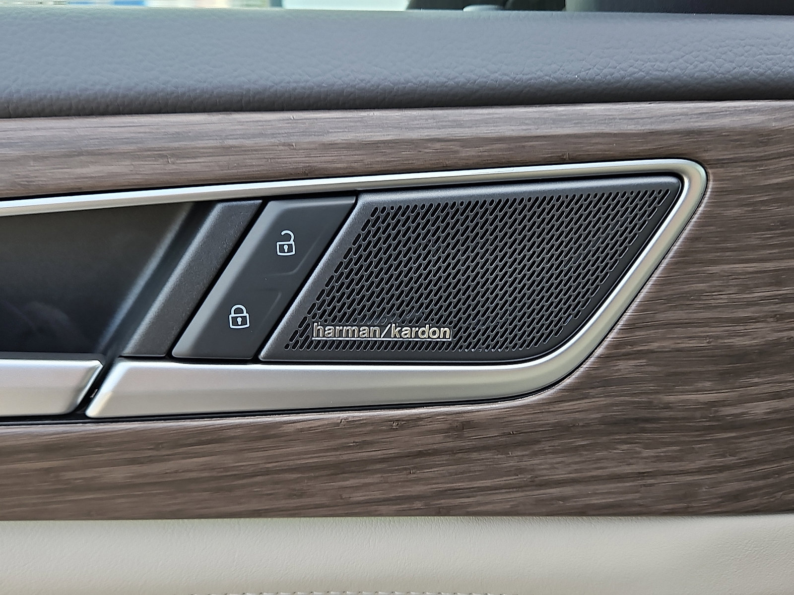 New 2026 Volkswagen Atlas SEL Premium R-Line image 17