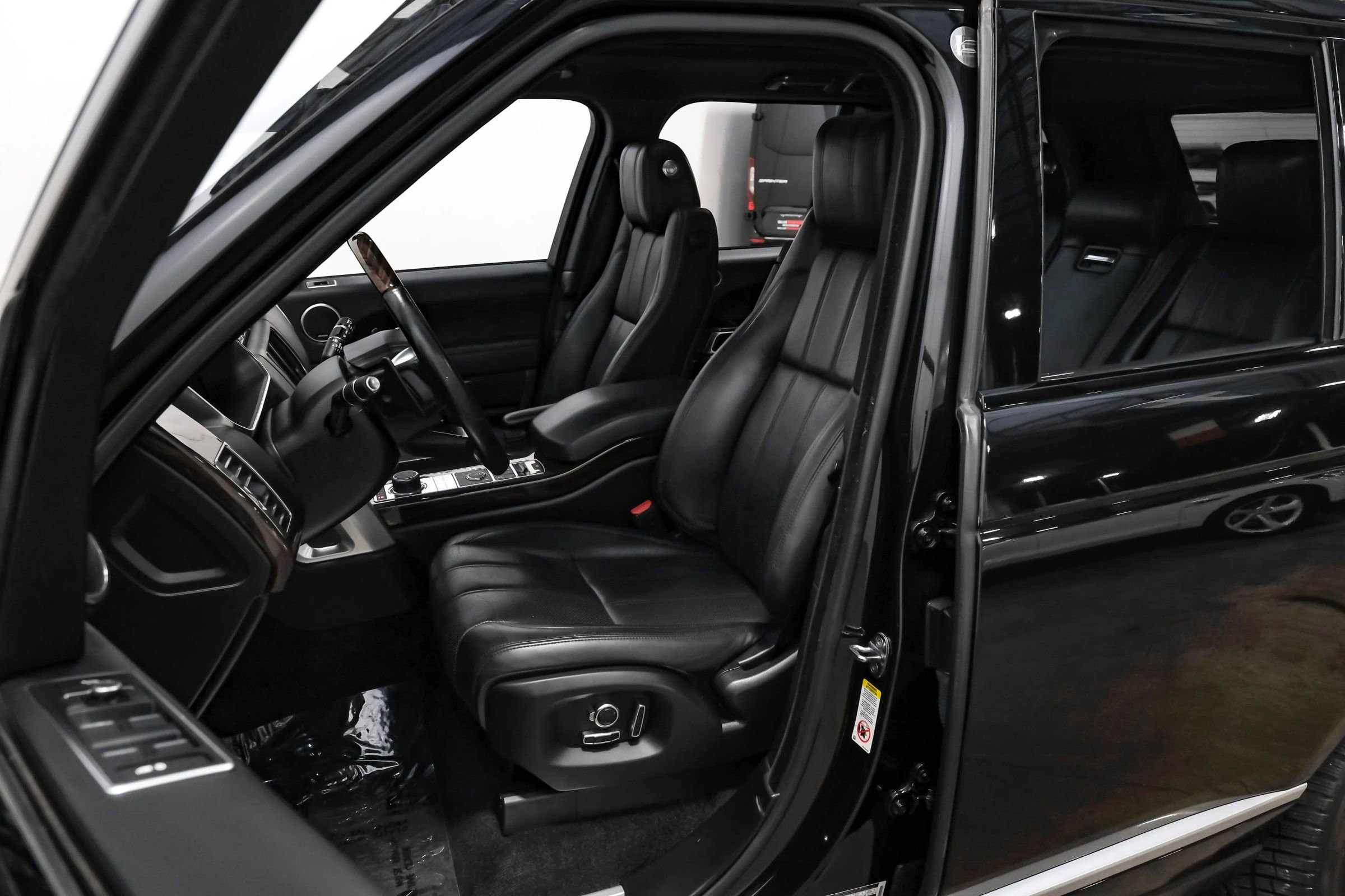Used 2016 Land Rover Range Rover Supercharged AWD/4WD image 25