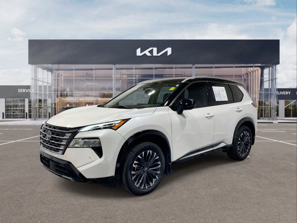 Used 2024 Nissan Rogue Platinum image 4