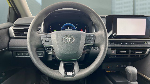 Used 2025 Toyota Camry LE image 16