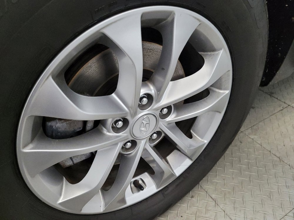 Used 2019 Hyundai Santa Fe SE image 31