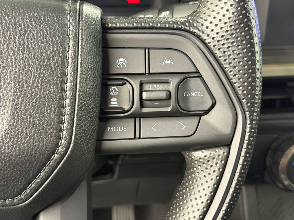 Used 2025 Toyota Tacoma SR5 AWD/4WD image 26