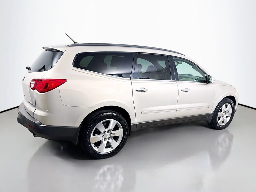 Used 2010 Chevrolet Traverse LTZ FWD image 7