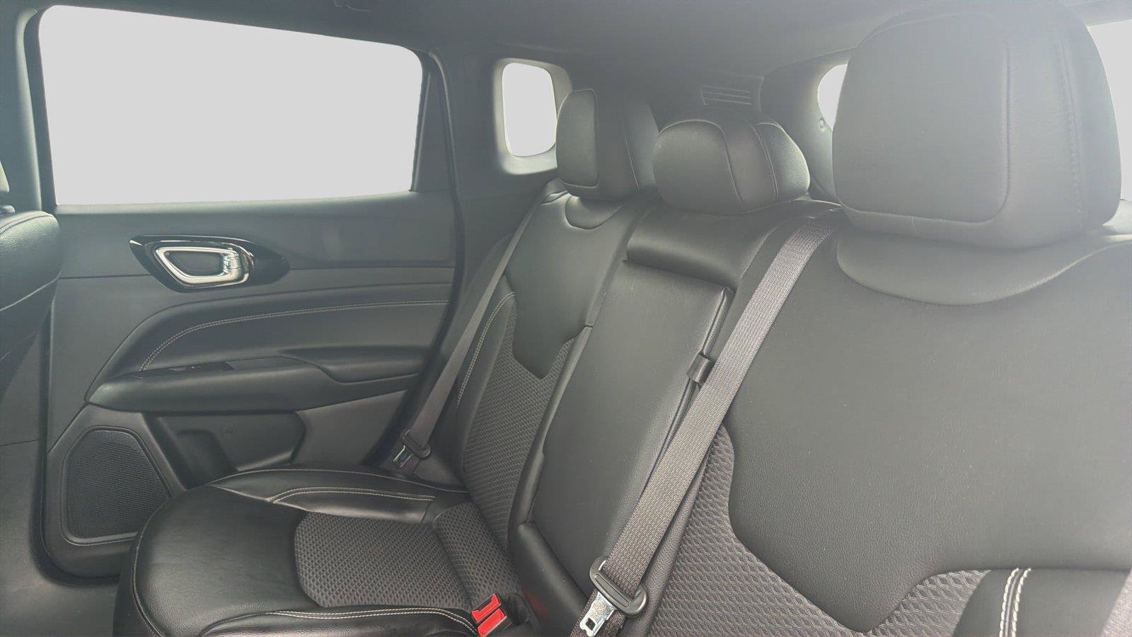 Used 2023 Jeep Compass Latitude w/ Convenience Group AWD/4WD image 17