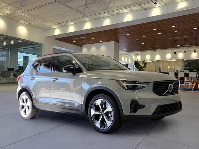 New 2026 Volvo XC40 B5 Plus w/ Protection Package Premier AWD/4WD image 5