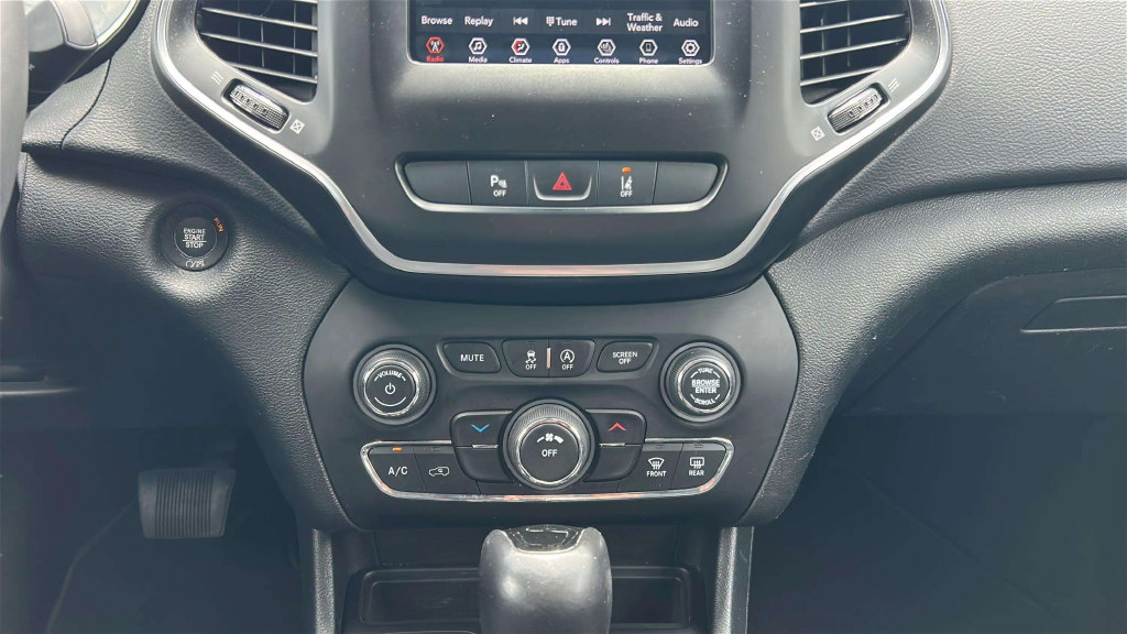Used 2021 Jeep Cherokee Latitude Plus FWD image 17