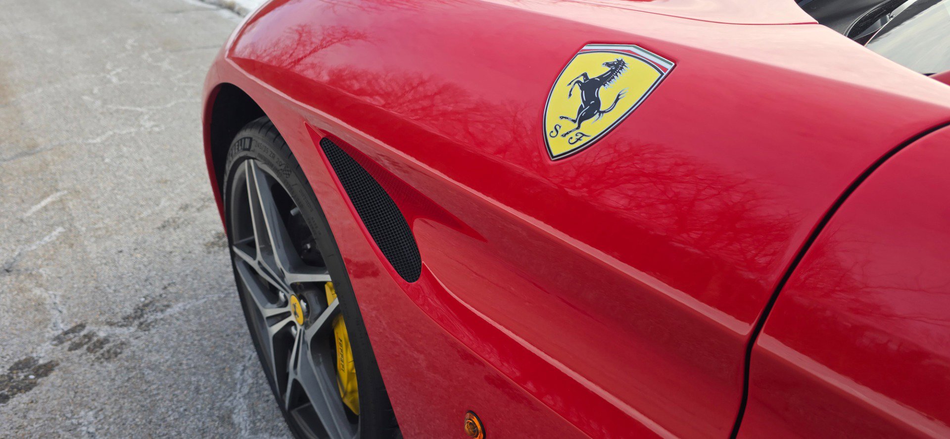 Used 2015 Ferrari California T RWD image 9