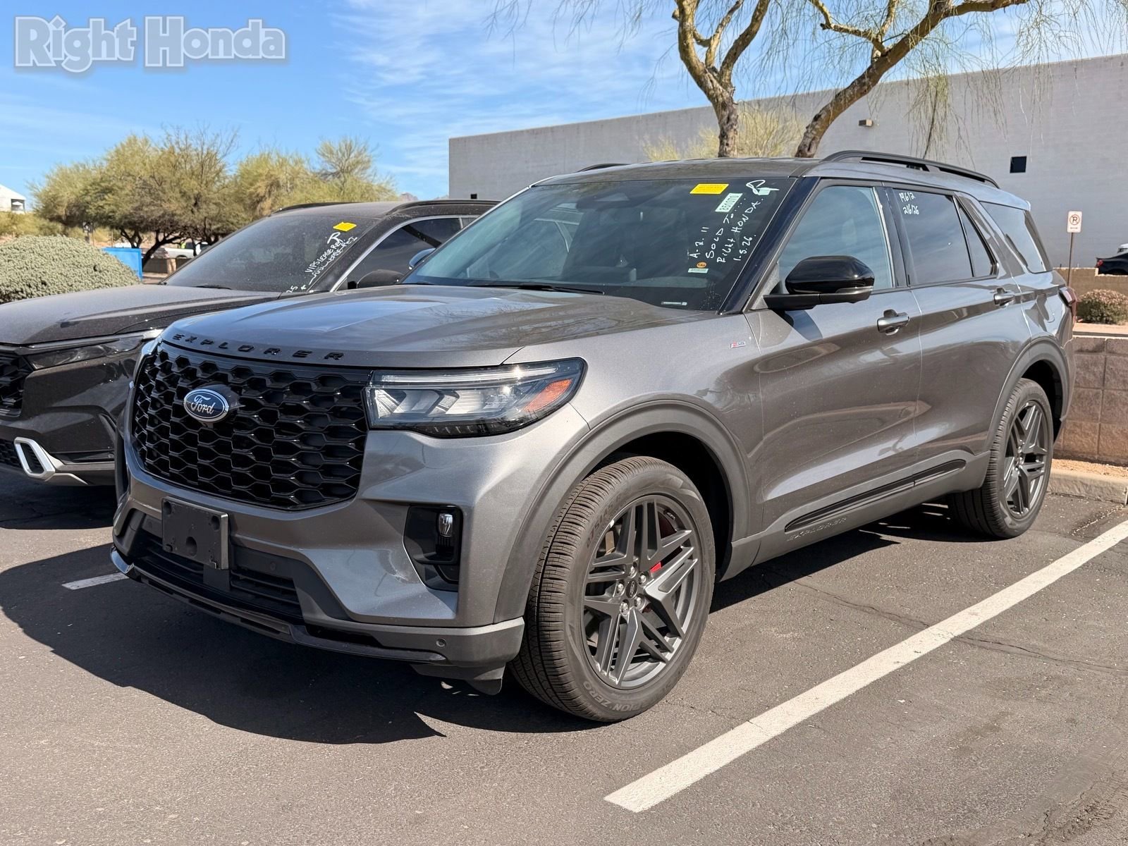 Used 2025 Ford Explorer ST-Line w/ Premium Package image 2