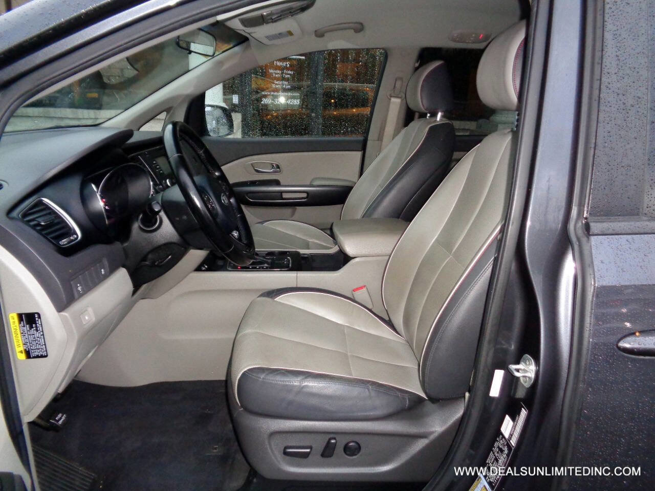 Used 2016 Kia Sedona LX w/ LX Essentials Premium Package image 9