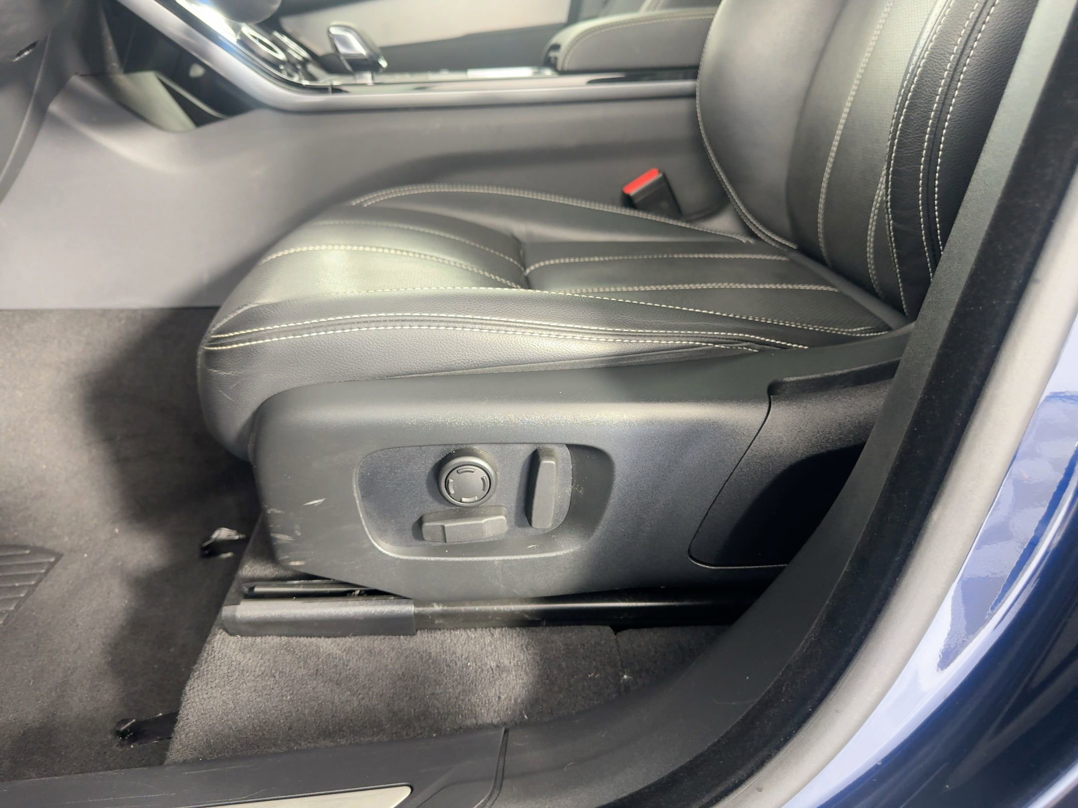 Used 2022 Land Rover Range Rover Velar R-Dynamic S image 14