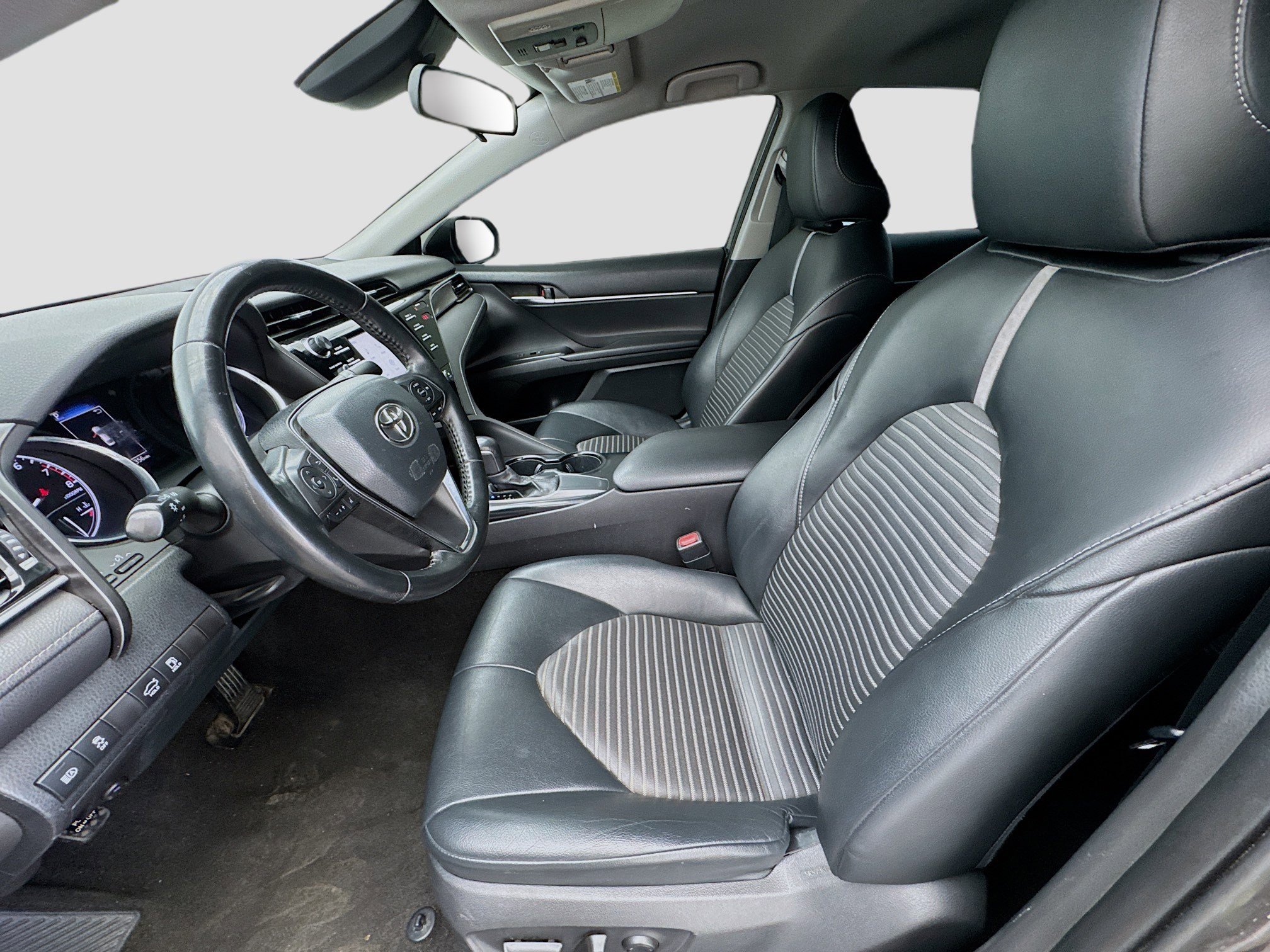 Used 2020 Toyota Camry SE image 12