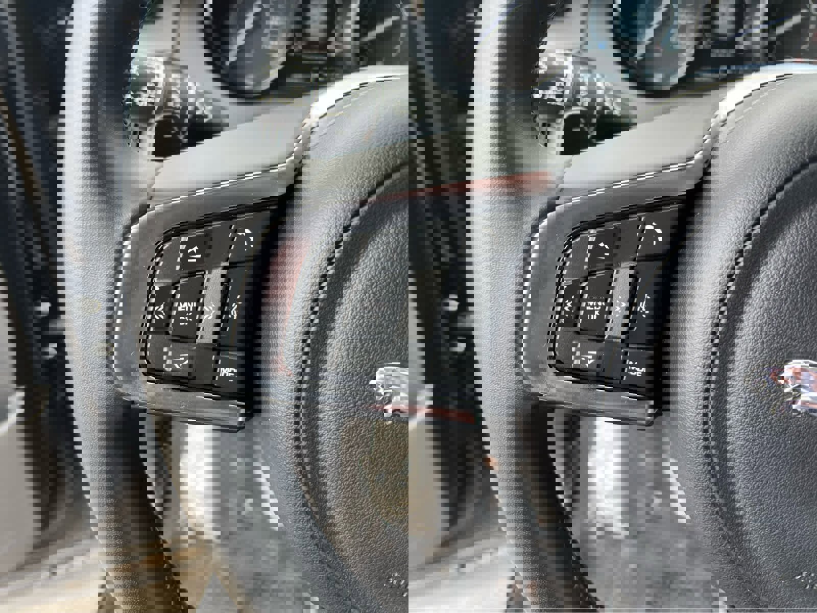 Used 2019 Jaguar E-PACE R-Dynamic SE image 32