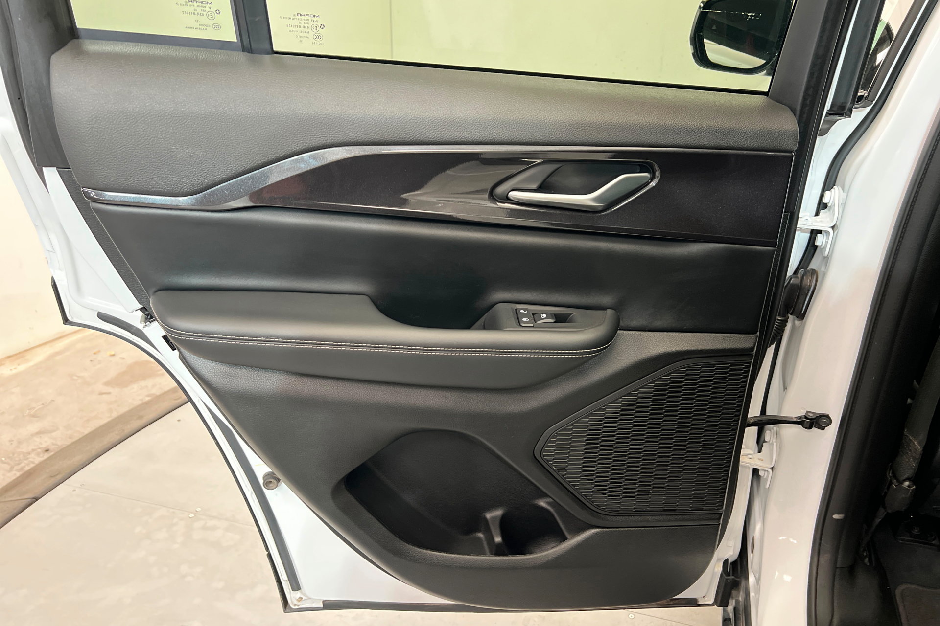 Certified 2023 Jeep Grand Cherokee Altitude AWD/4WD image 18
