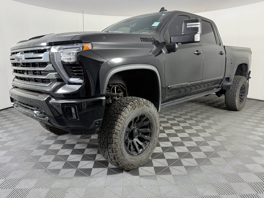 Used 2024 Chevrolet Silverado 3500 High Country w/ High Country Premium Package AWD/4WD image 2