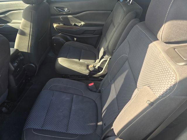 Used 2023 GMC Acadia SLE image 12