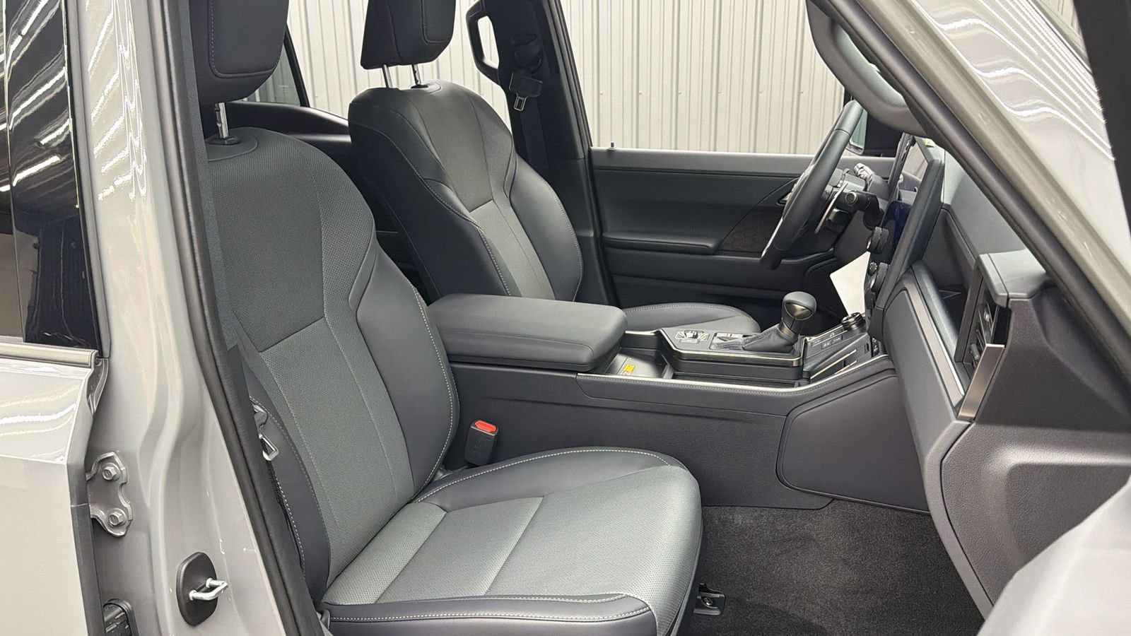 Used 2025 Lexus GX 550 w/ Accessory Package (2T) image 37