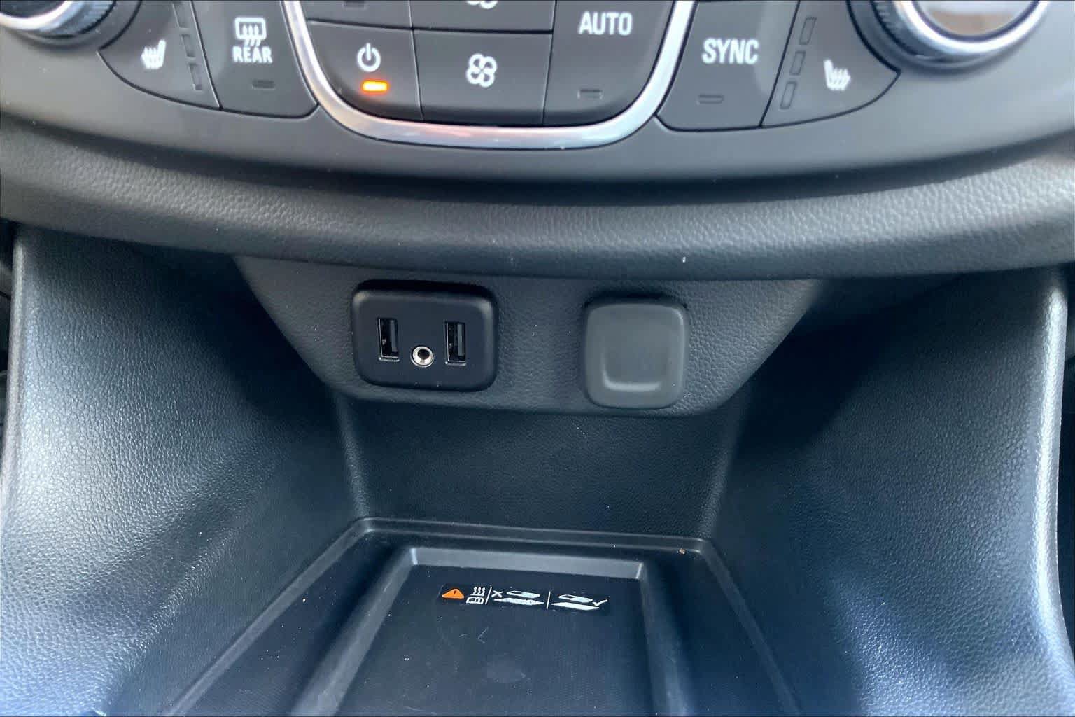 Used 2023 Chevrolet Traverse LT FWD image 34