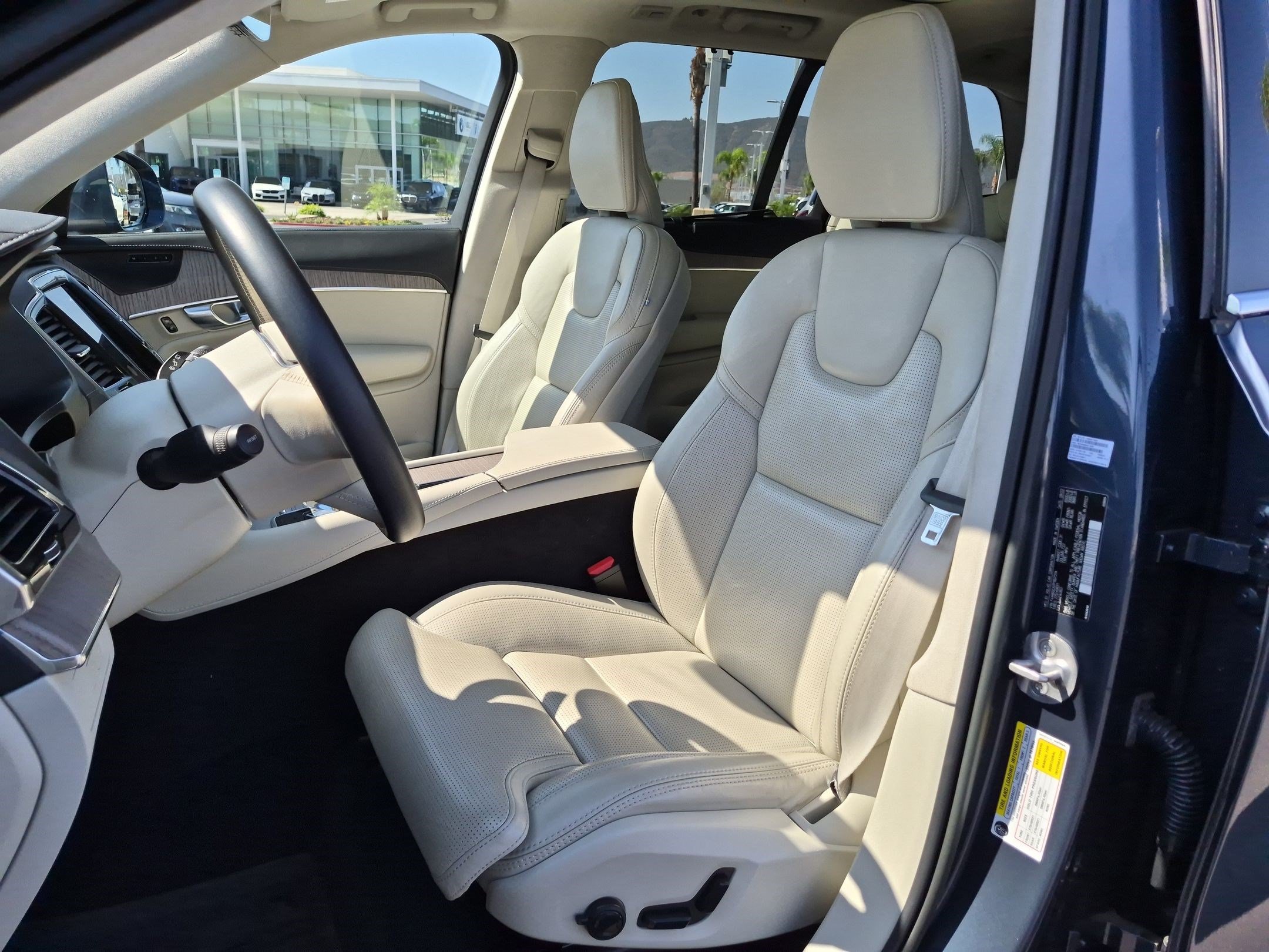 Used 2023 Volvo XC90 T8 Ultimate w/ Lounge Package AWD/4WD image 16