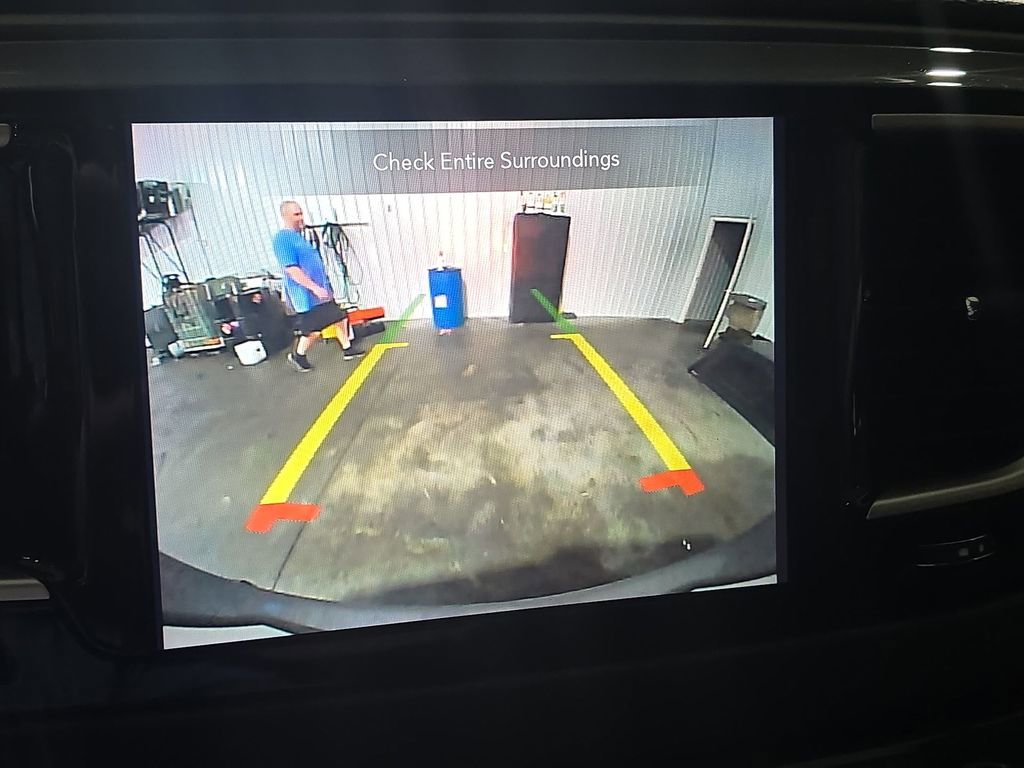 Used 2020 Chrysler Pacifica Touring-L FWD image 21