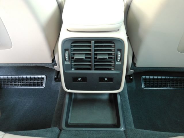 Used 2022 Porsche Taycan RWD image 27
