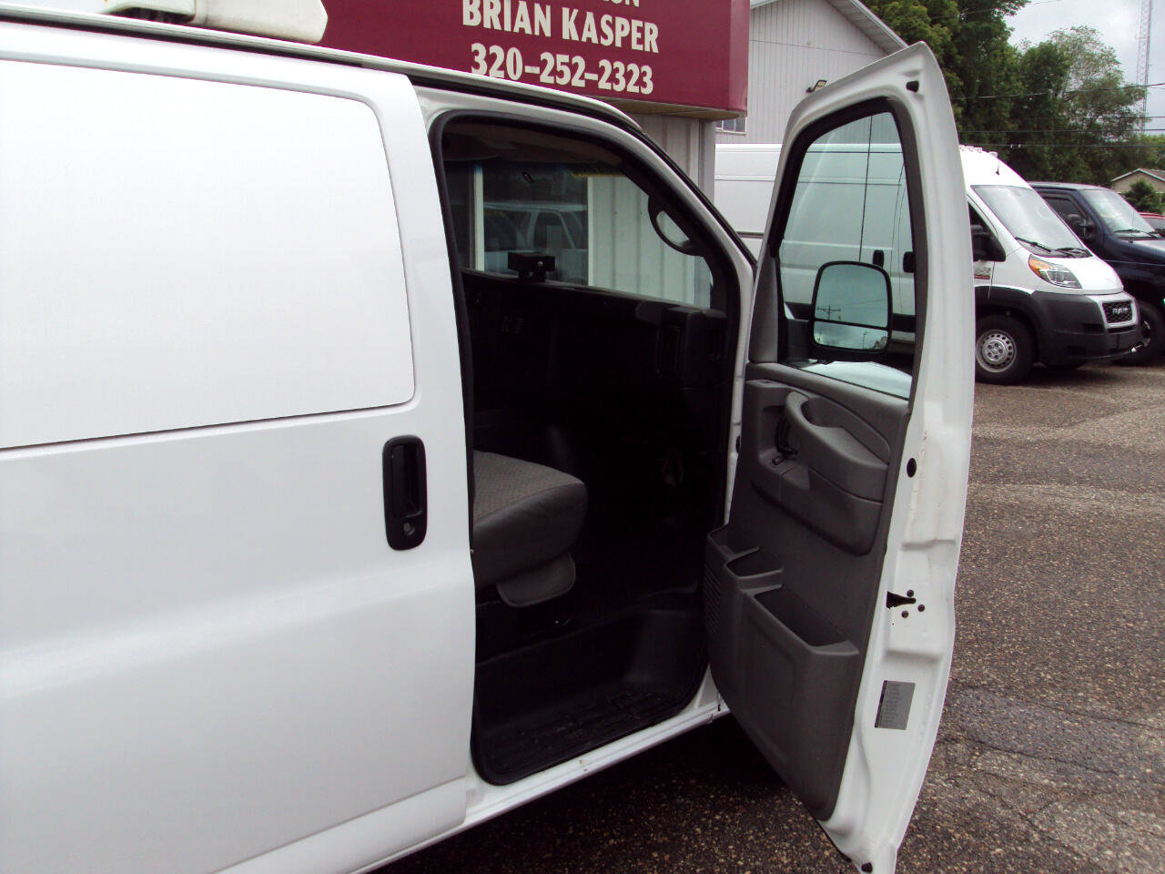 Used 2011 Chevrolet Express 1500 AWD image 13