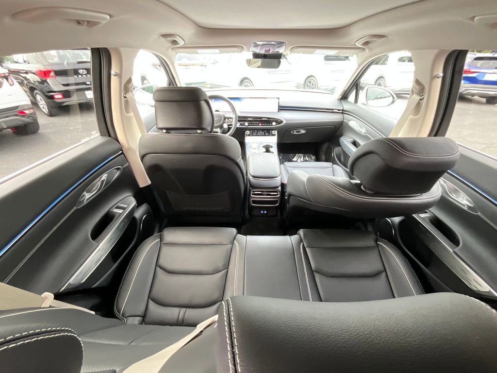 Used 2026 Genesis Electrified GV70 image 15