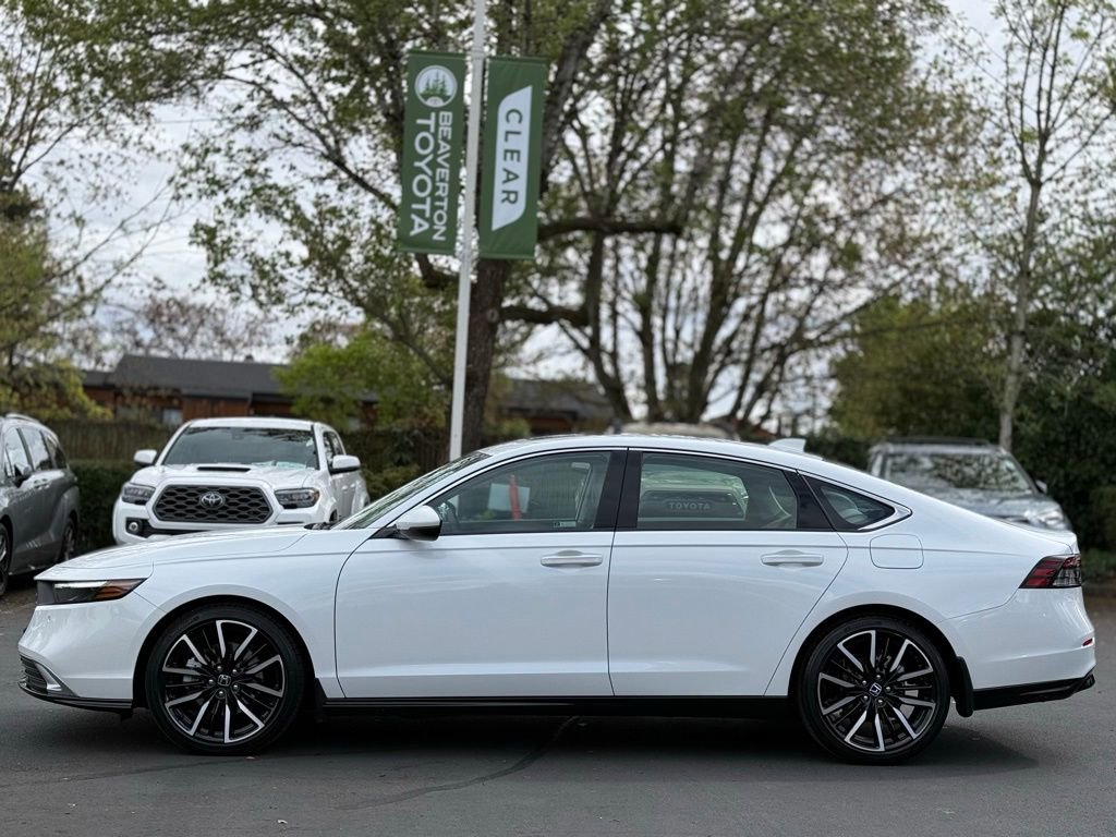 Used 2023 Honda Accord Touring image 2