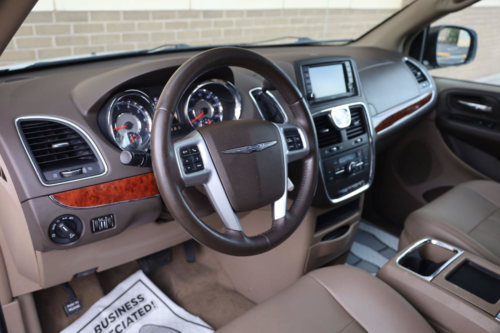 Used 2014 Chrysler Town & Country Touring FWD image 14