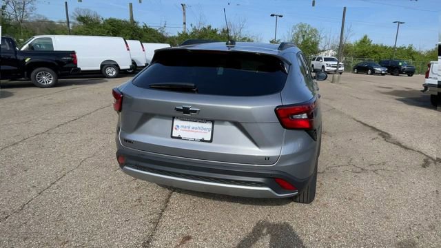 New 2026 Chevrolet Trax LT w/ Sunroof Package FWD image 9