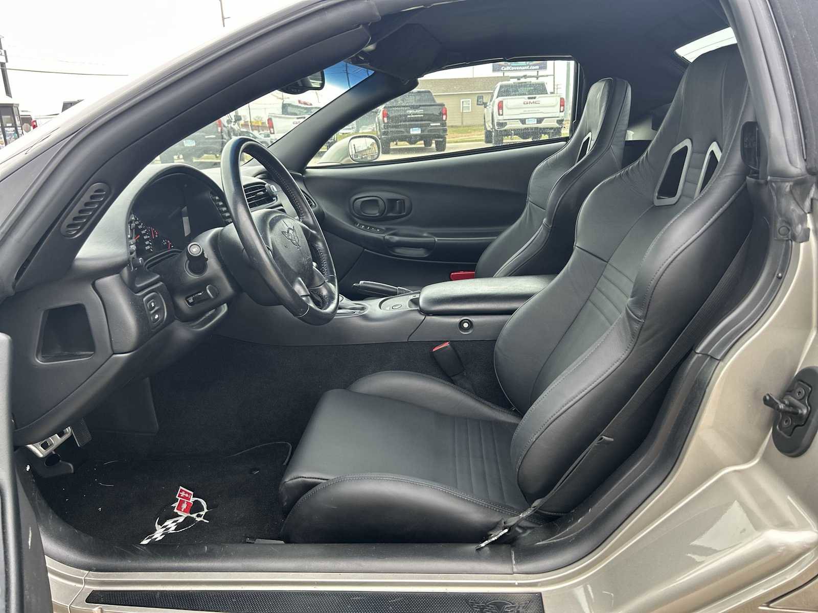 Used 2001 Chevrolet Corvette Convertible w/ Preferred Equipment Group2 image 16