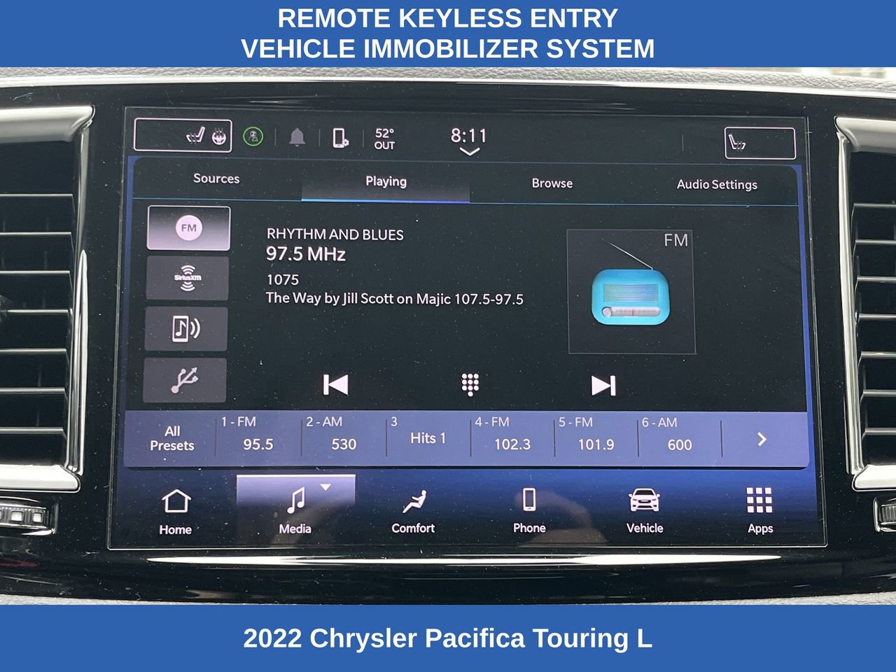 Used 2022 Chrysler Pacifica Touring-L image 4