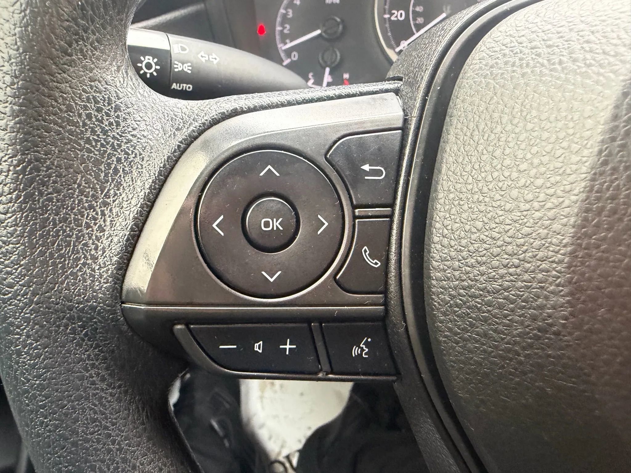 Used 2022 Toyota Corolla LE image 13