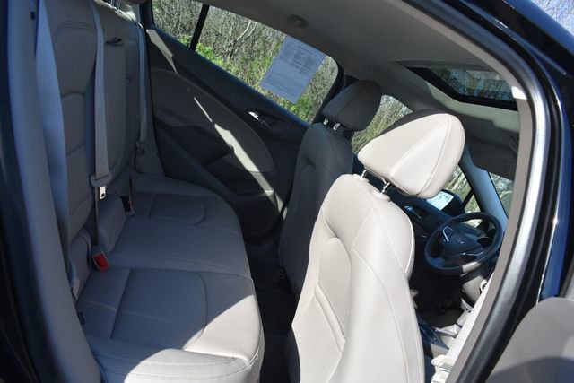 Used 2018 Chevrolet Cruze Premier FWD image 16