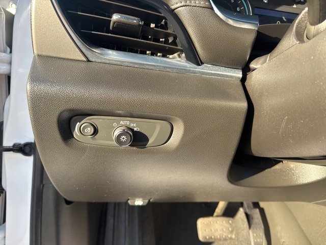 Used 2023 Chevrolet Traverse LT image 19