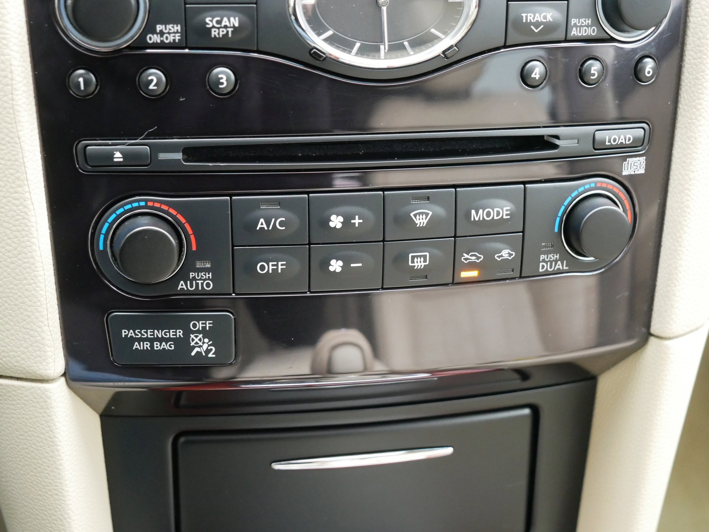 Used 2009 INFINITI FX35 AWD w/ Deluxe Touring Pkg image 23