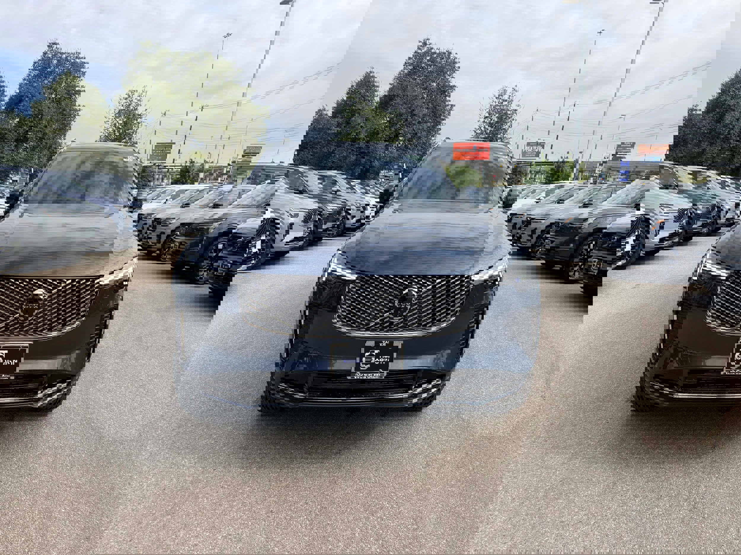 New 2026 Volvo XC90 B6 Plus w/ Protection Package Premier image 8