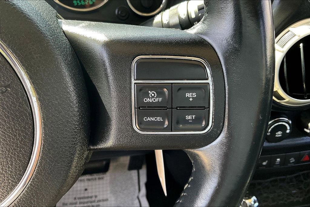 Used 2015 Jeep Wrangler Unlimited Rubicon w/ Connectivity Group AWD/4WD image 11
